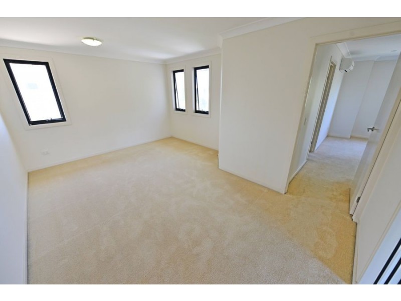4 Corymbia Way, Molendinar QLD 4214