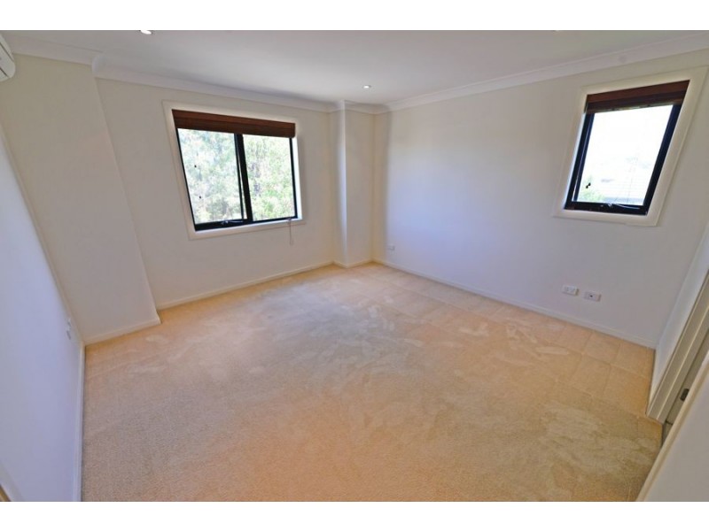 4 Corymbia Way, Molendinar QLD 4214
