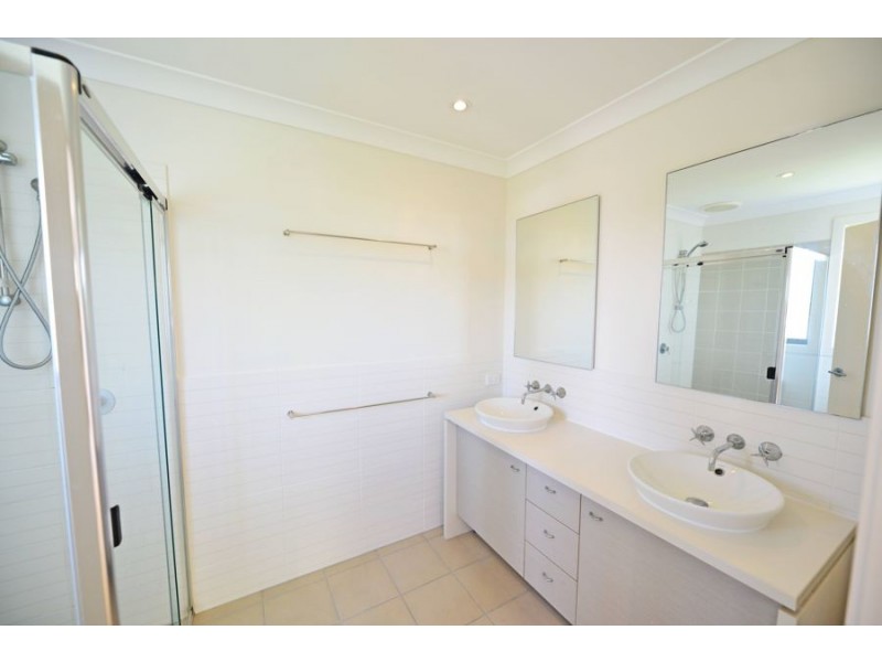 4 Corymbia Way, Molendinar QLD 4214