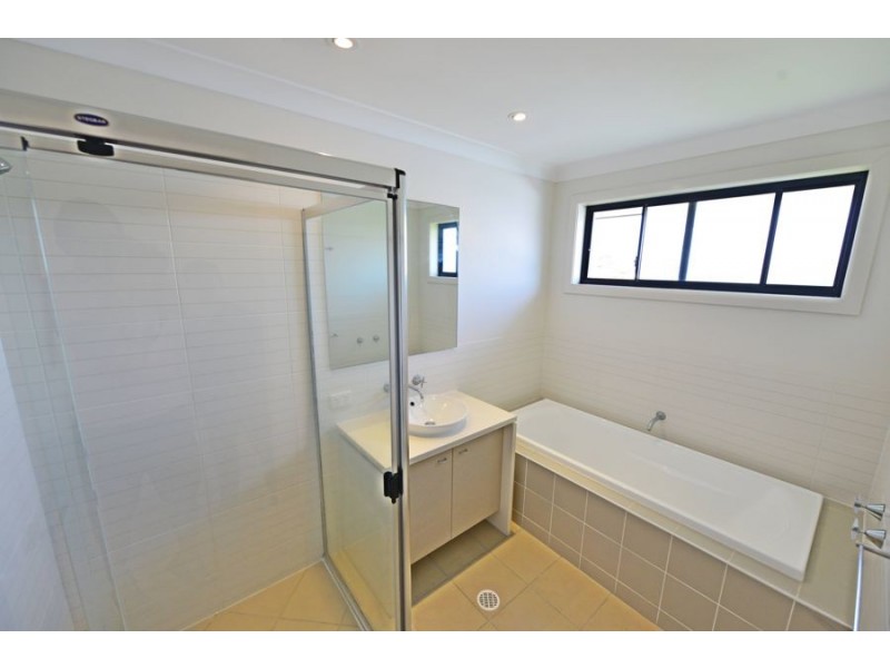4 Corymbia Way, Molendinar QLD 4214