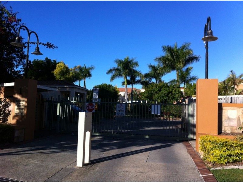 Unit71, 1 Warbler Parade, Varsity Lakes QLD 4227