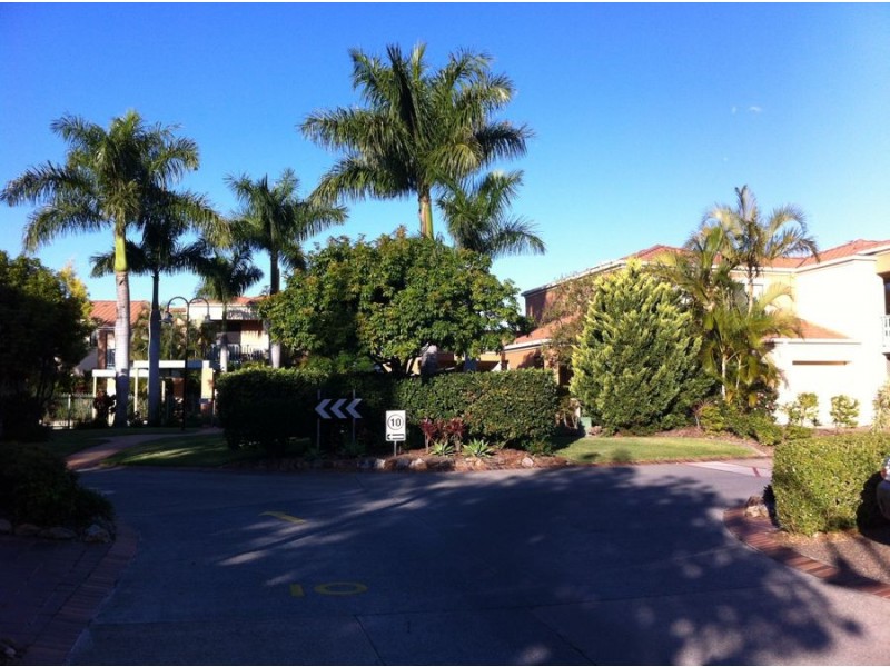 Unit71, 1 Warbler Parade, Varsity Lakes QLD 4227