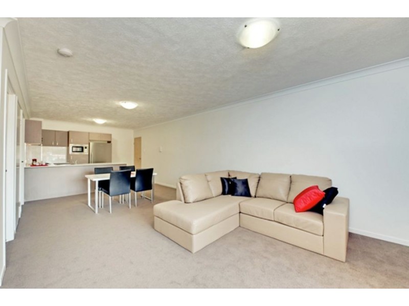 135 Cavendish Rd,, Coorparoo QLD 4151