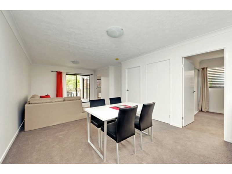 135 Cavendish Rd,, Coorparoo QLD 4151