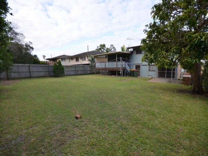 12-14 Grout St, Macgregor QLD 4109