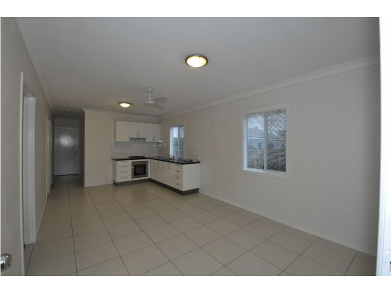 1/9 Brassey, Fairfield QLD 4103