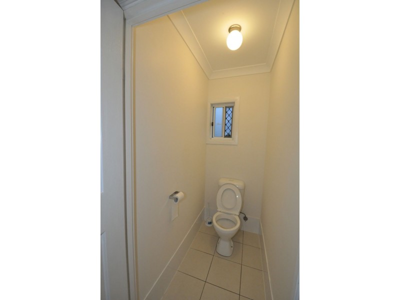 1/9 Brassey, Fairfield QLD 4103