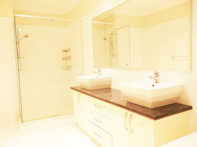 15 Hoop Pine Place, Sunnybank Hills QLD 4109