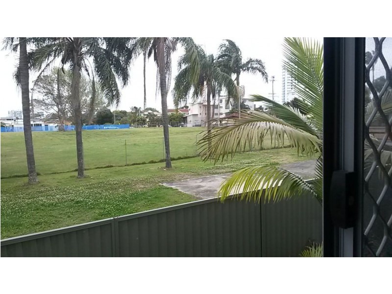 8 Ahern Street, Labrador QLD 4215