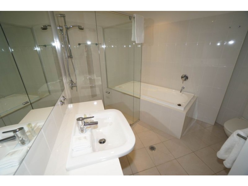 2 Activa Way, Hope Island QLD 4212