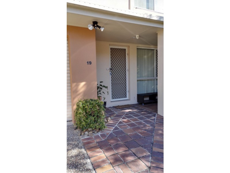 unit19, 1 Warbler Parade, Varsity Lakes QLD 4227