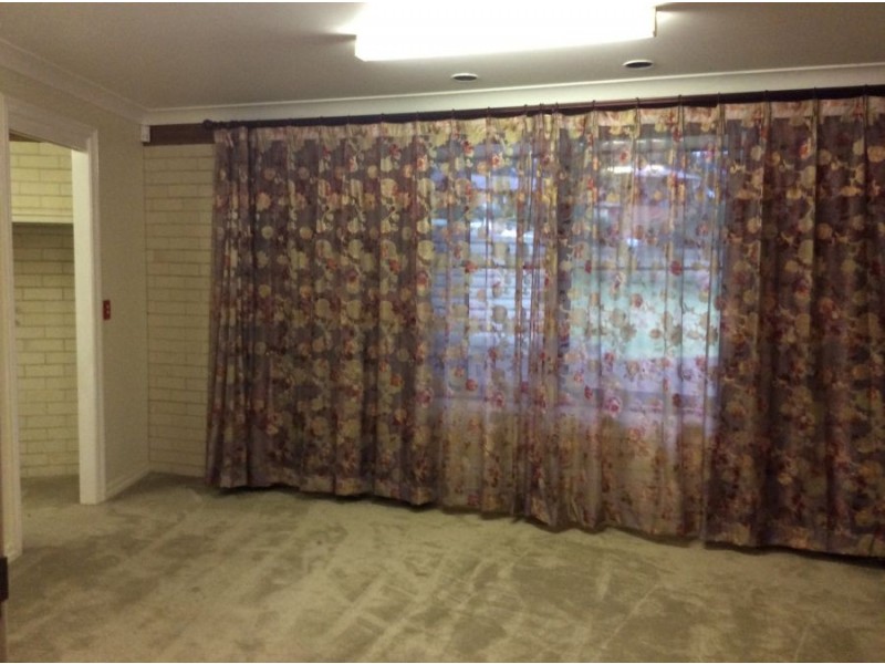 17 Niddrie Drive, Middle Ridge QLD 4350