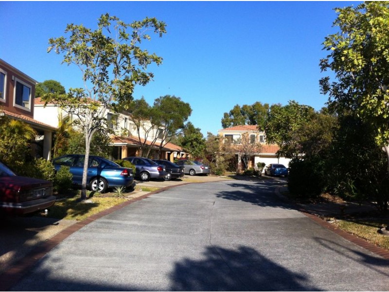 Unit19, 1 Warbler Parade, Varsity Lakes QLD 4227