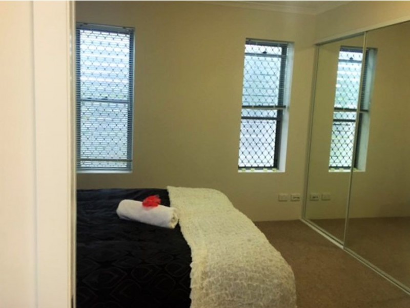 17/8 Ahern St, Labrador QLD 4215