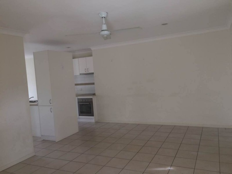9/8 Rosegum Pl, Redbank Plains QLD 4301