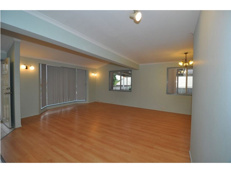 8 Serle St, Middle Park QLD 4074