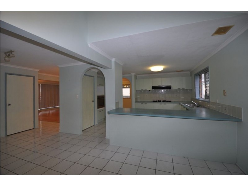 8 Serle St, Middle Park QLD 4074
