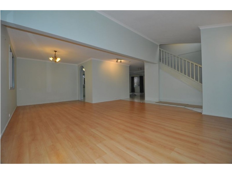 8 Serle St, Middle Park QLD 4074