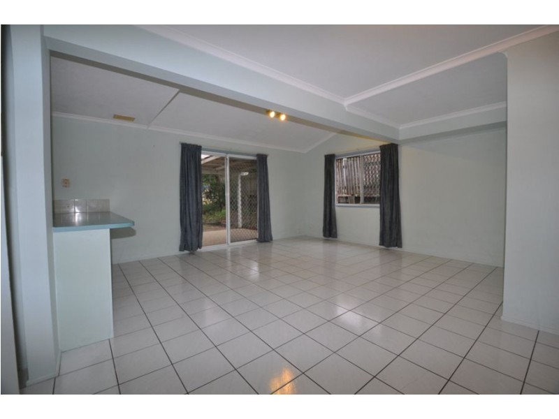 8 Serle St, Middle Park QLD 4074