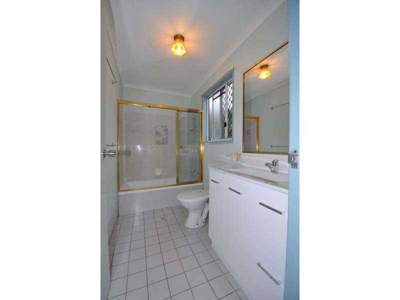 8 Serle St, Middle Park QLD 4074