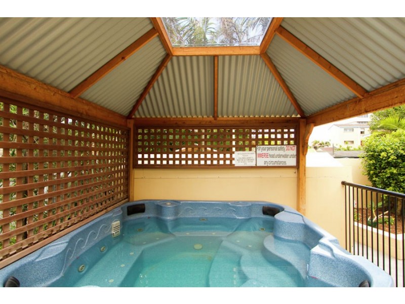15 452 Marine Parade, Biggera Waters QLD 4216
