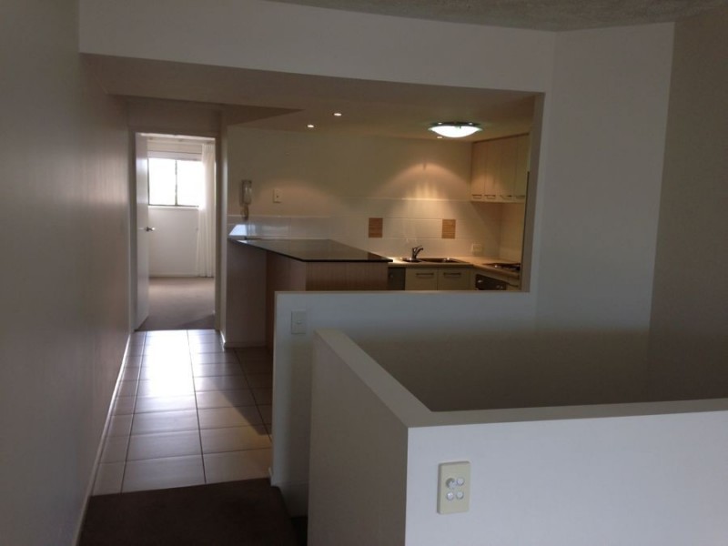 15/10 Grand Pde, Kawana Island QLD 4575
