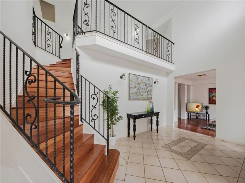 53 Fairway Place, Carindale QLD 4152