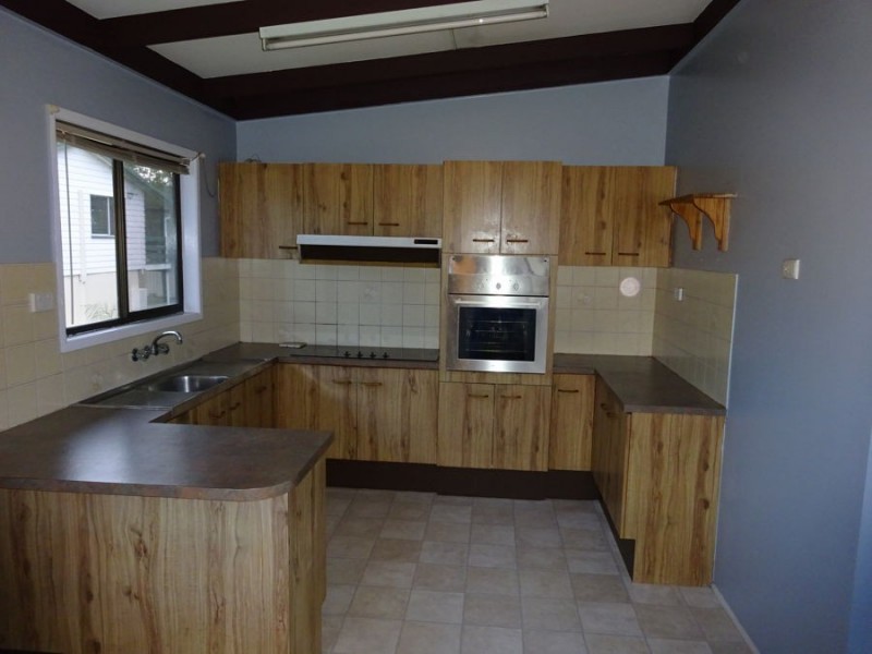 130 Robertson Road, Silkstone QLD 4304