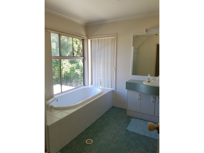 21 conifer street, Carindale QLD 4152