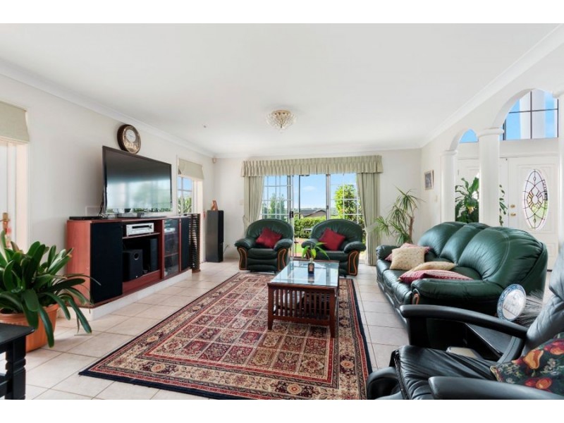 38 Debussey, Mount Ommaney QLD 4074