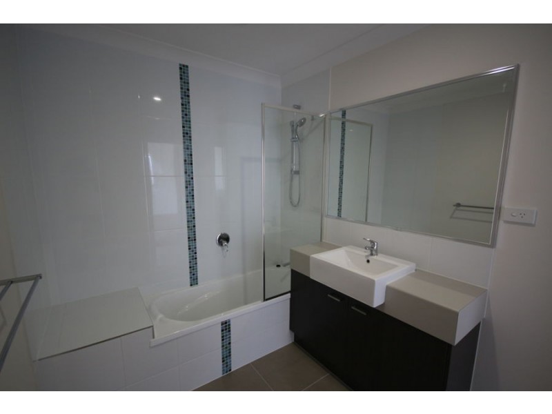 30/19 Gumtree Crescent, Upper Coomera QLD 4209