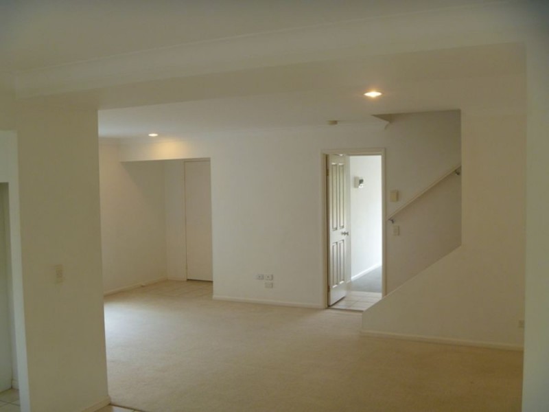 Unit 18 538 Warrigal Road, Eight Mile Plains QLD 4113