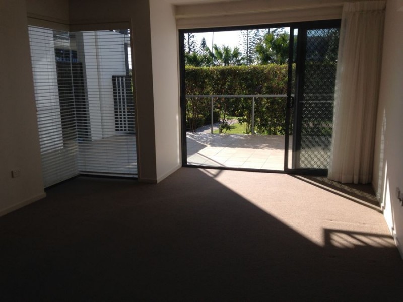 14/10 Grand Pde, Kawana Island QLD 4575