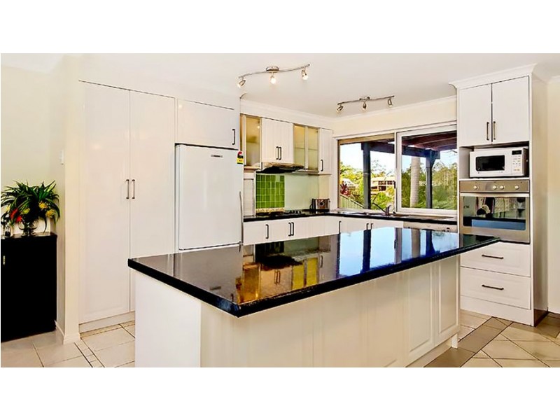 33 Pinnacle Court, Robina QLD 4226