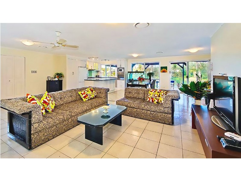 33 Pinnacle Court, Robina QLD 4226