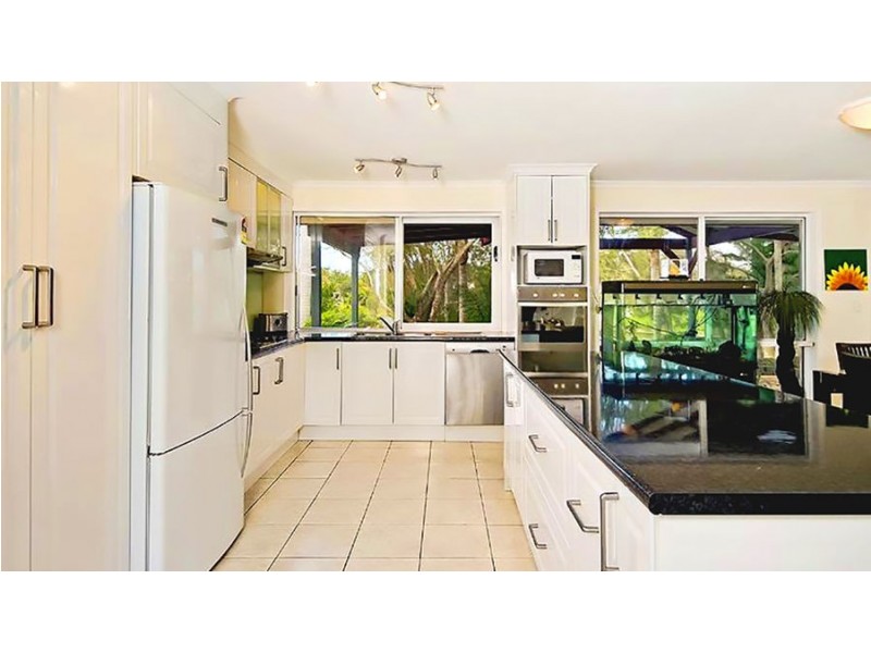 33 Pinnacle Court, Robina QLD 4226