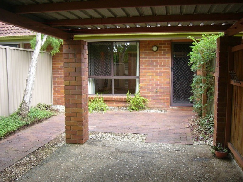 8 / 127 Barbaralla Drive, Springwood QLD 4127