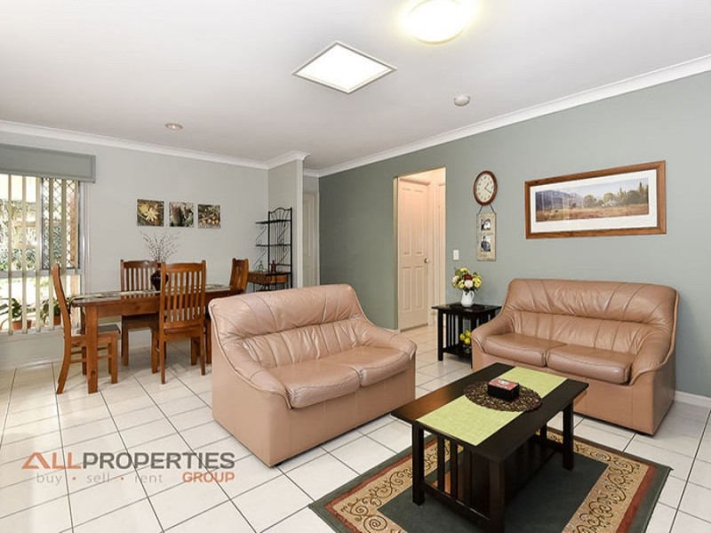 8 Avondale Cres, Parkinson QLD 4115