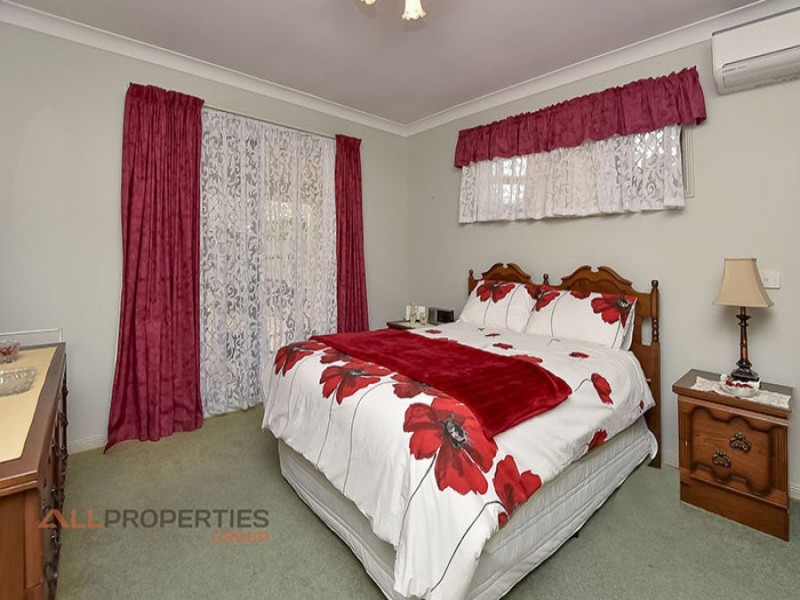 8 Avondale Cres, Parkinson QLD 4115