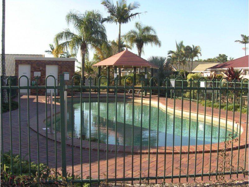 100 meadowlands rd, Carina QLD 4152