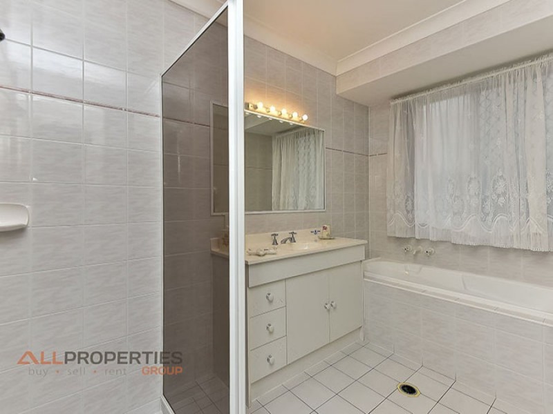 8 Avondale crescent, Parkinson QLD 4115