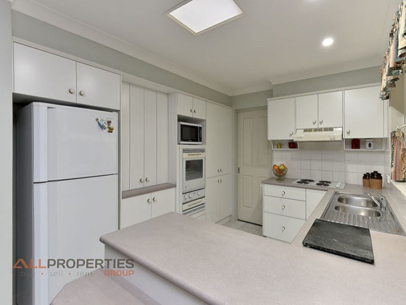 8 Avondale crescent, Parkinson QLD 4115