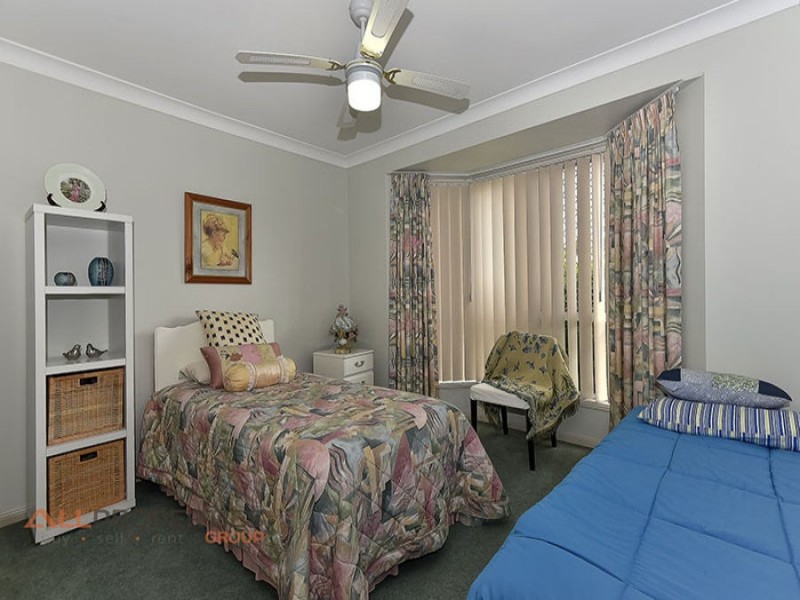 8A Avondale Cres, Parkinson QLD 4115