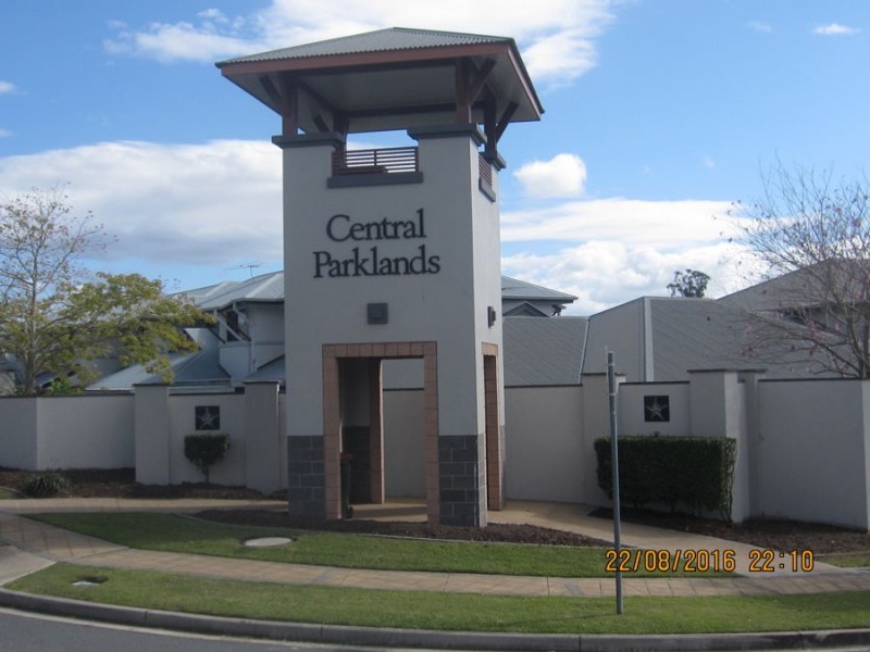 1/5 Central Ave, Mount Ommaney QLD 4074