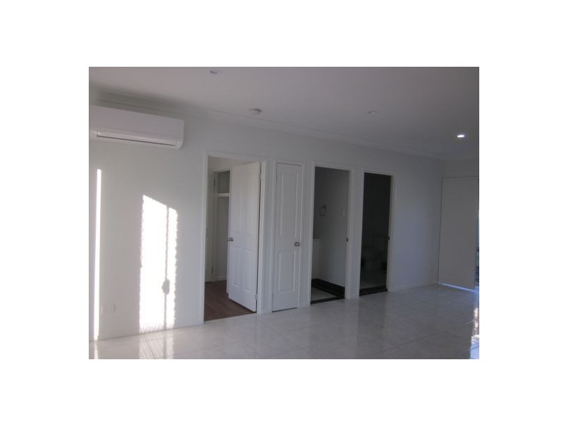 GF  41 Liverpool St, Eight Mile Plains QLD 4113