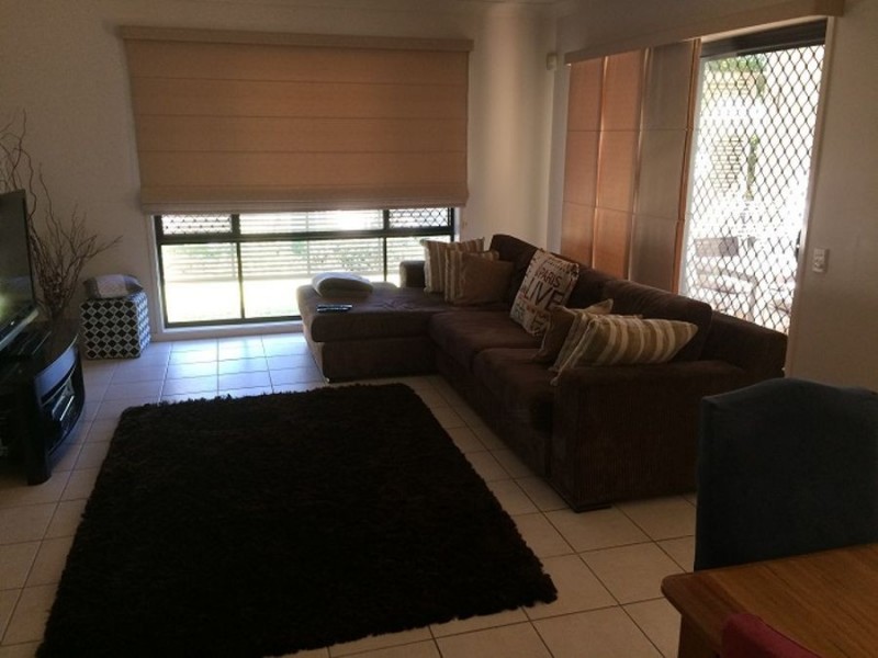 1/5 Central Ave, Mount Ommaney QLD 4074