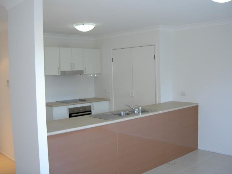 42/11 portia street, Kingston QLD 4114
