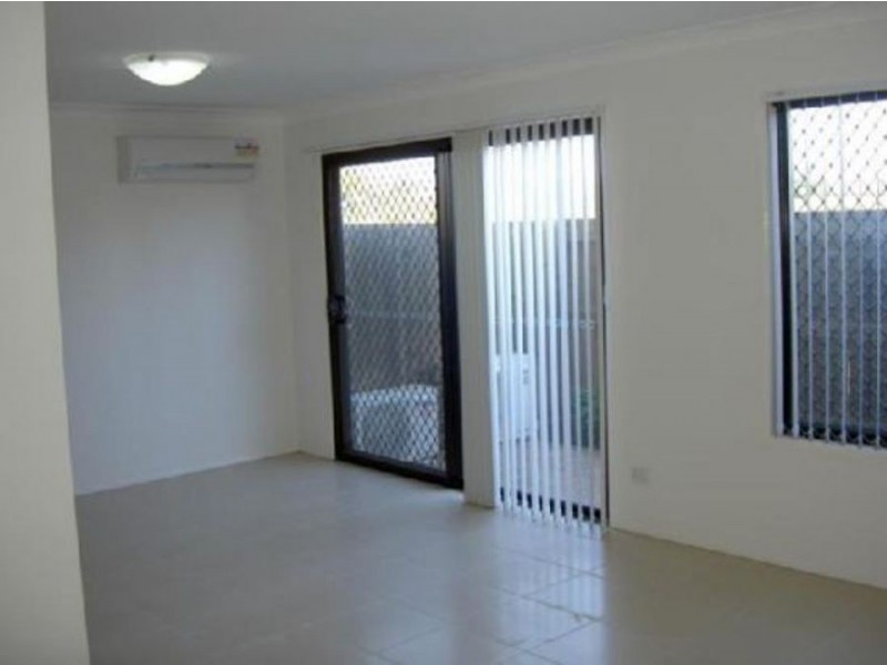 42/11 portia street, Kingston QLD 4114