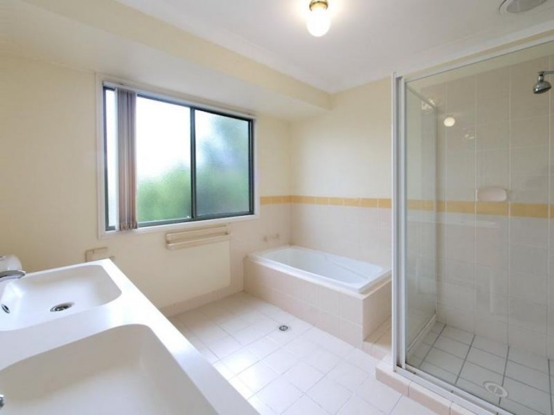 100. Bordeaux St, Eight Mile Plains QLD 4113