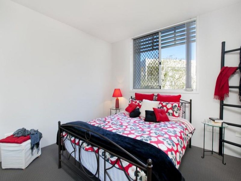 16/2 Campbell St, Toowong QLD 4066